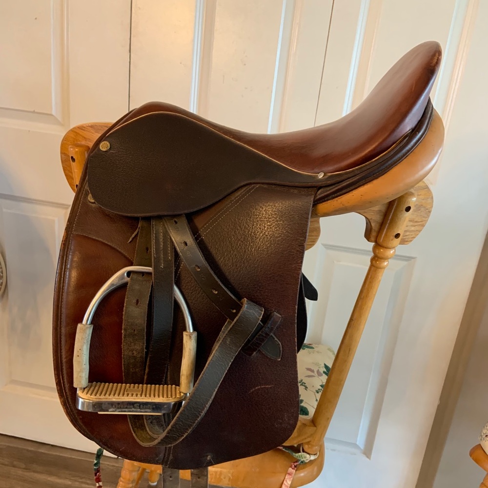 Collegiate Dressage Saddle